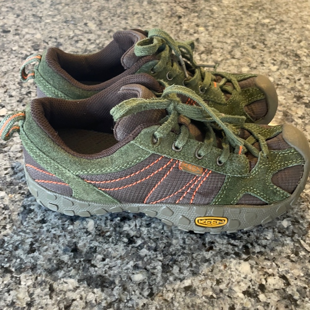Size 2 Keen tennis shoes